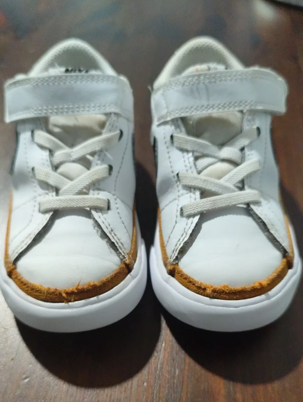 Nike Kids White and Brown Accent Sneakers with Hook-and-Loop Strap